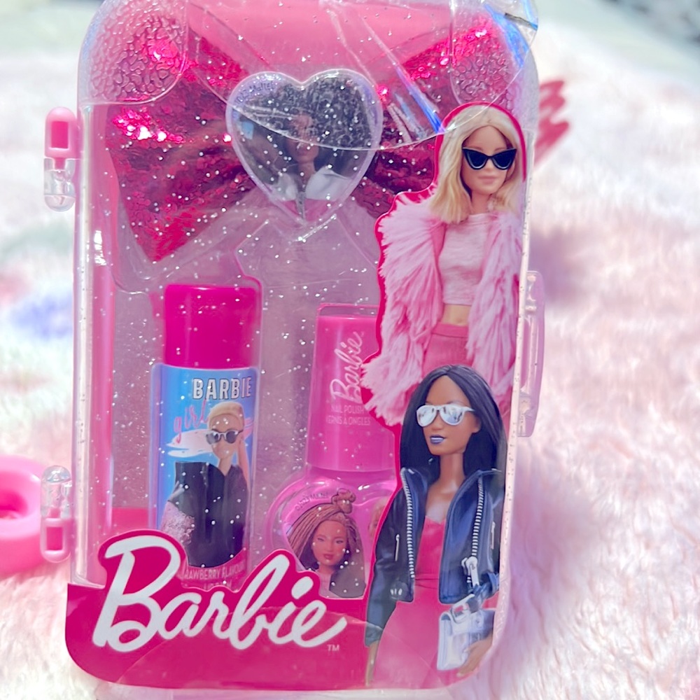 Barbie Cosmetic Set - Picture 5 of 7